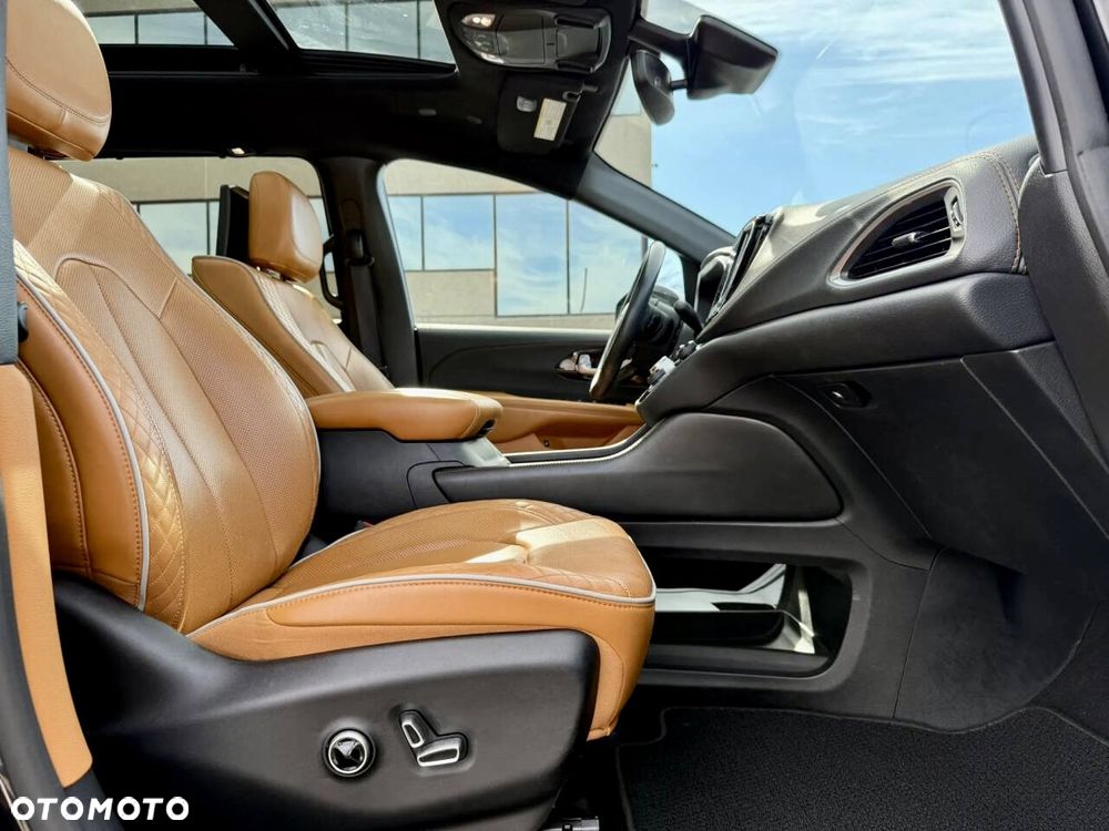 Chrysler Pacifica - 20