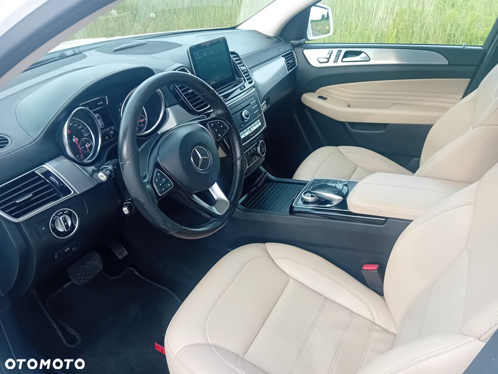 Mercedes-Benz GLE - 12