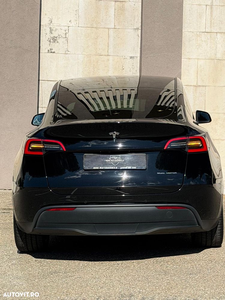 Tesla Model Y Long Range Dual Motor AWD - 14