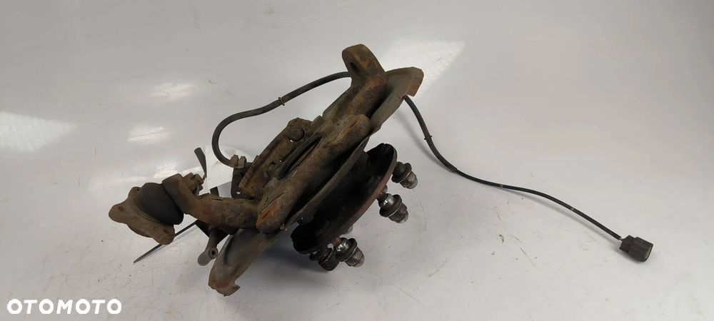 Zwrotnica lewa przód  Mitsubishi Pajero 2011r. - 2