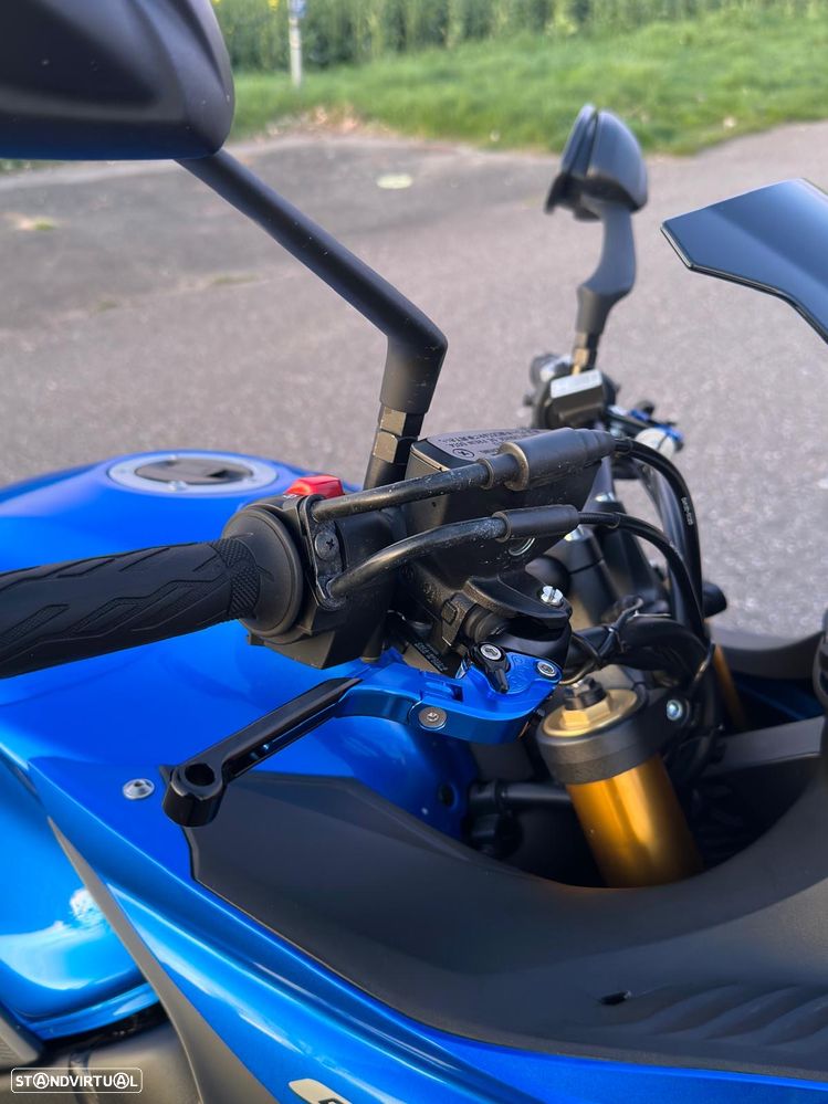 Suzuki GSX - 8