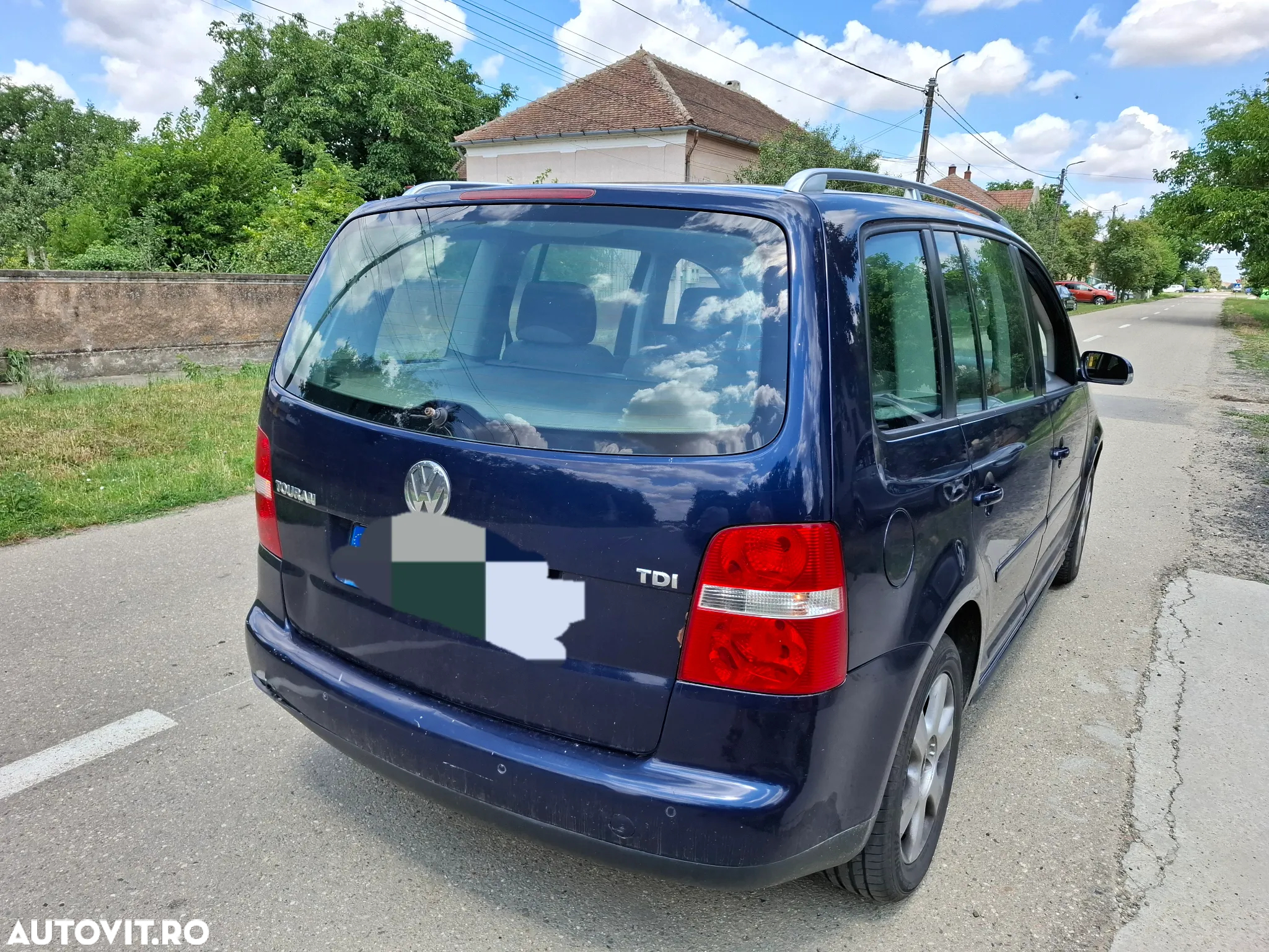 Volkswagen Touran 1.9TDI Trendline Aut - 2