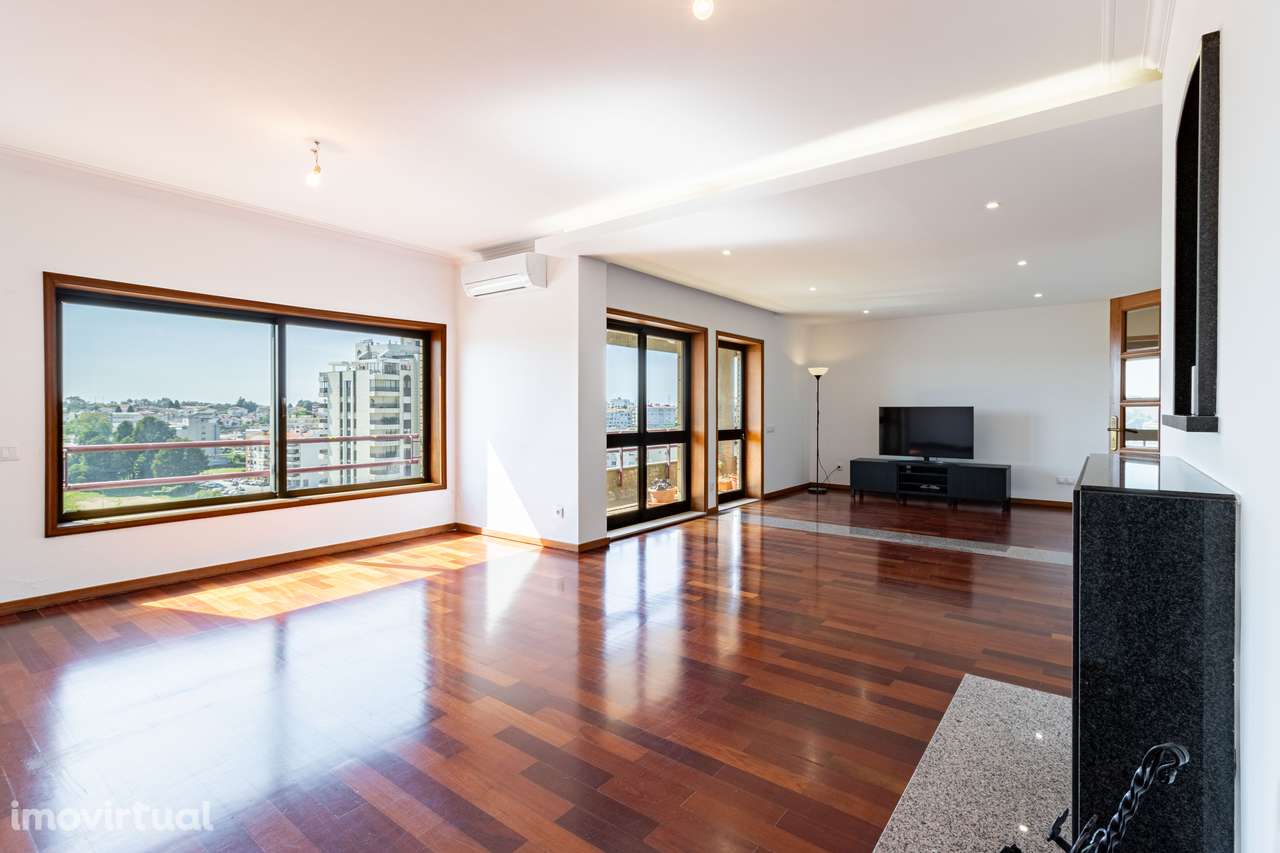 T3 Piso Inteiro na AVª Renato Araújo Exclusividade e Vistas Únicas - Grande imagem: 3/41