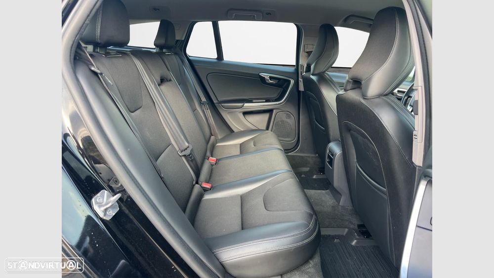 Volvo V60 2.4 D6 Momentum AWD Phev - 13