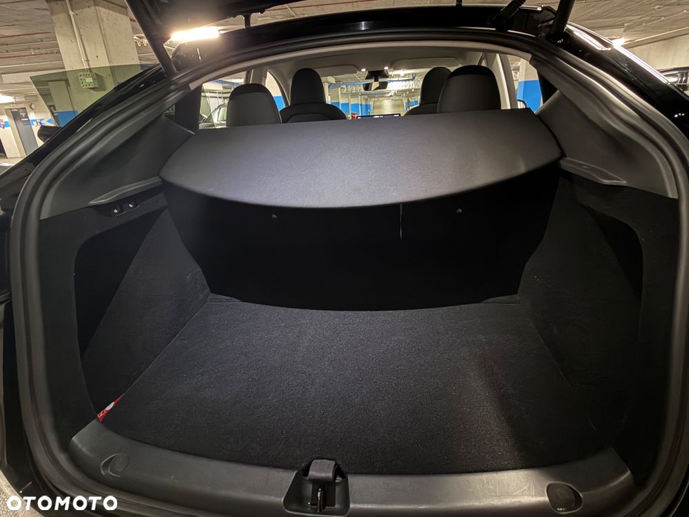 Tesla Model Y RWD - 16