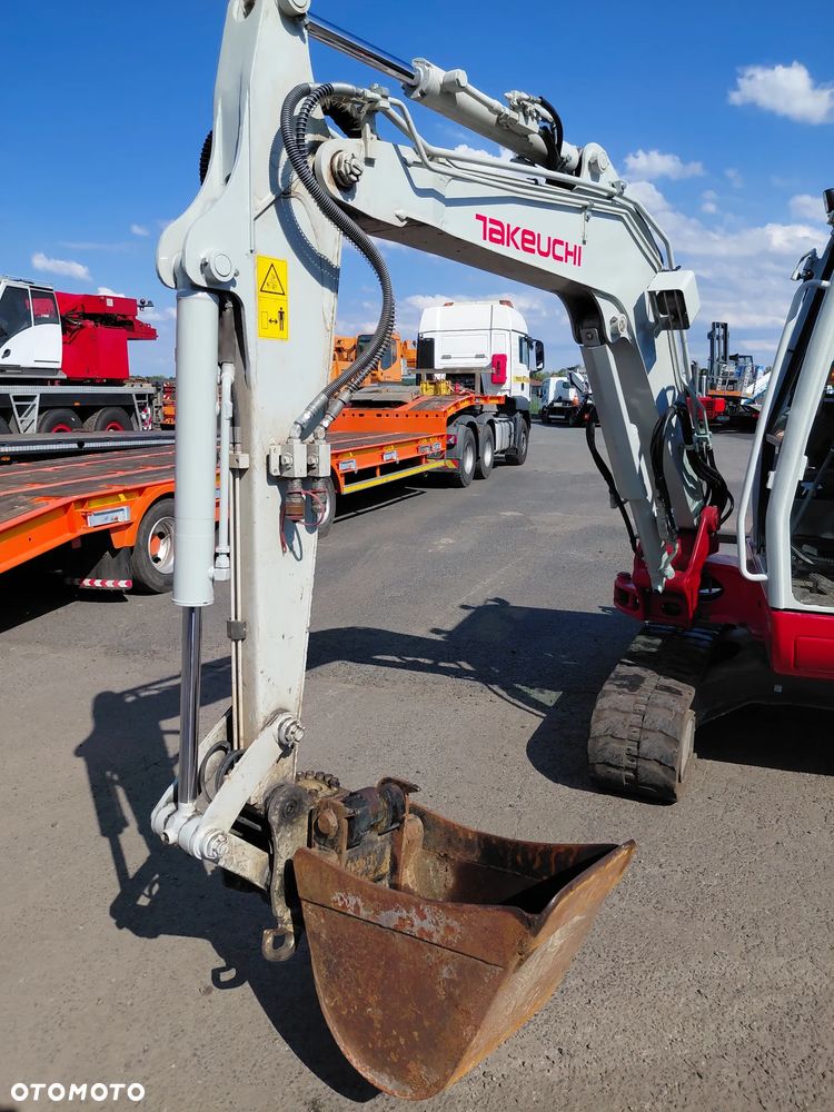 Takeuchi TB240 - 11