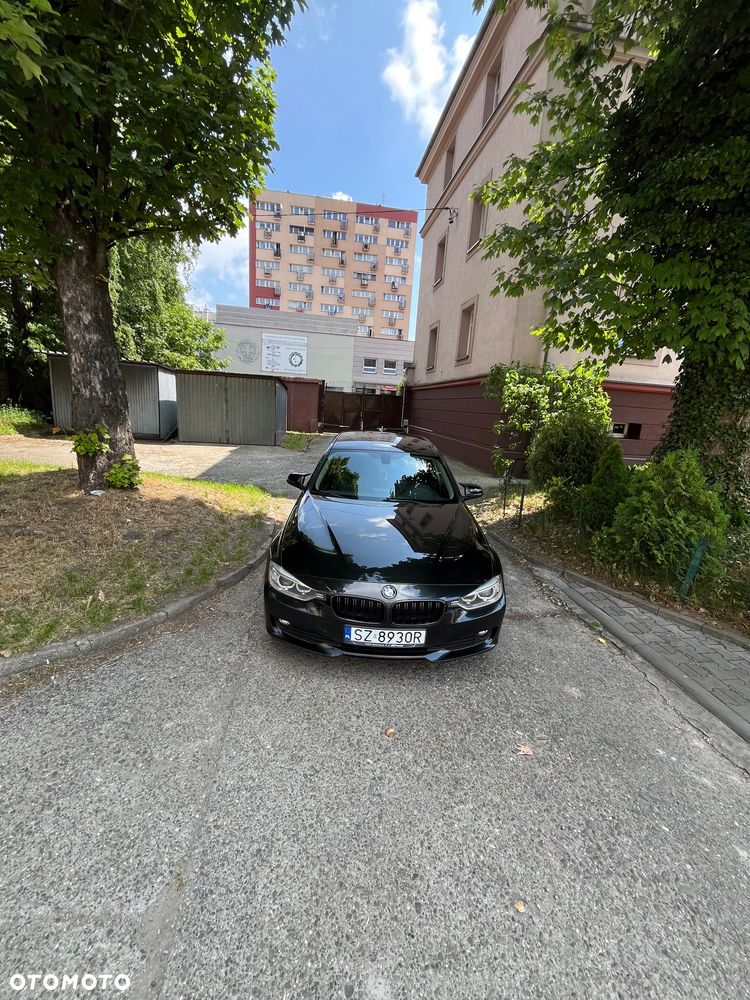 BMW Seria 3 318d - 15