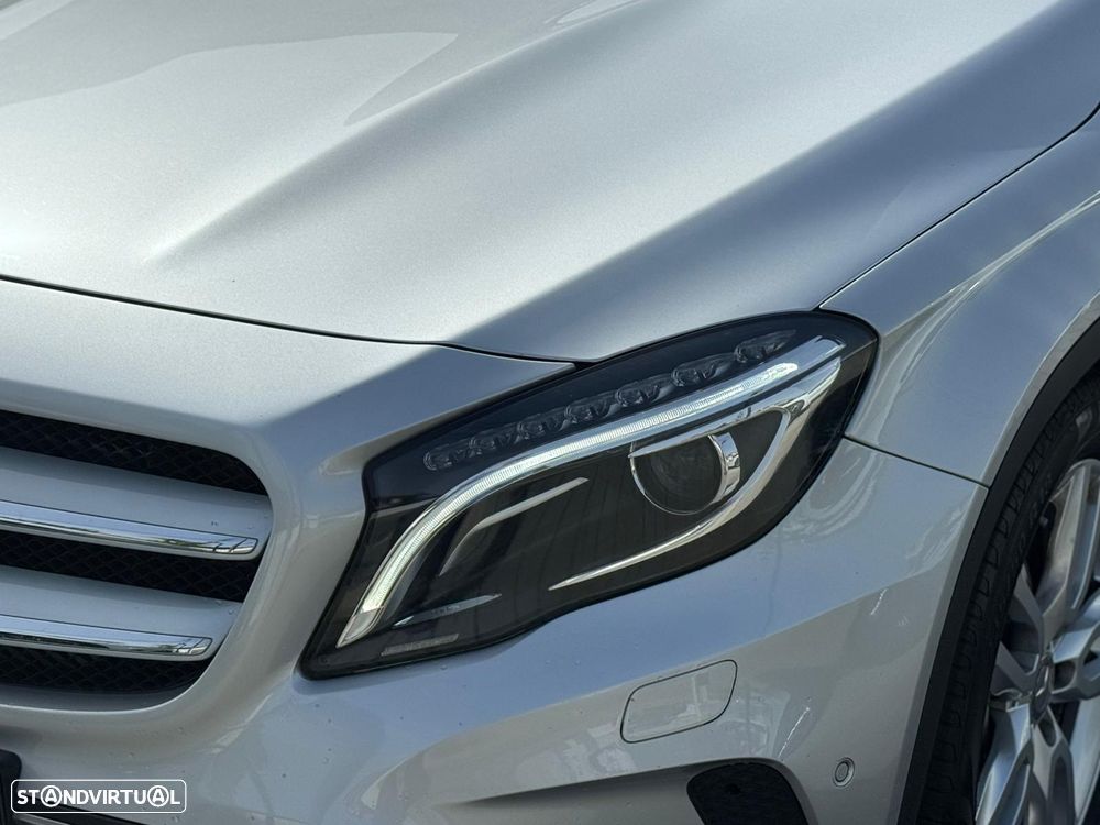 Mercedes-Benz GLA 220 d 4Matic 7G-DCT - 4