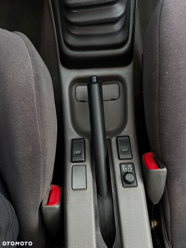 Nissan 100 NX 1.6 SLX - 22