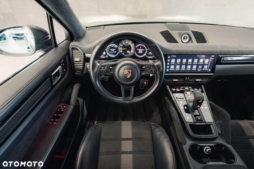 Porsche Cayenne Turbo GT - 12