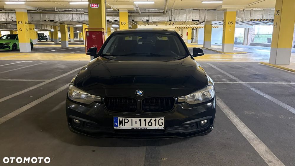 BMW 318I 2015 photo 3