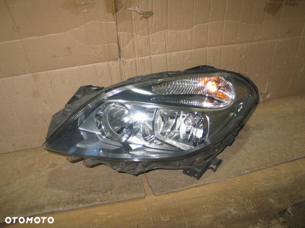 lampa przod mercedes B-klasa W246 zwykla europa A2468200161
