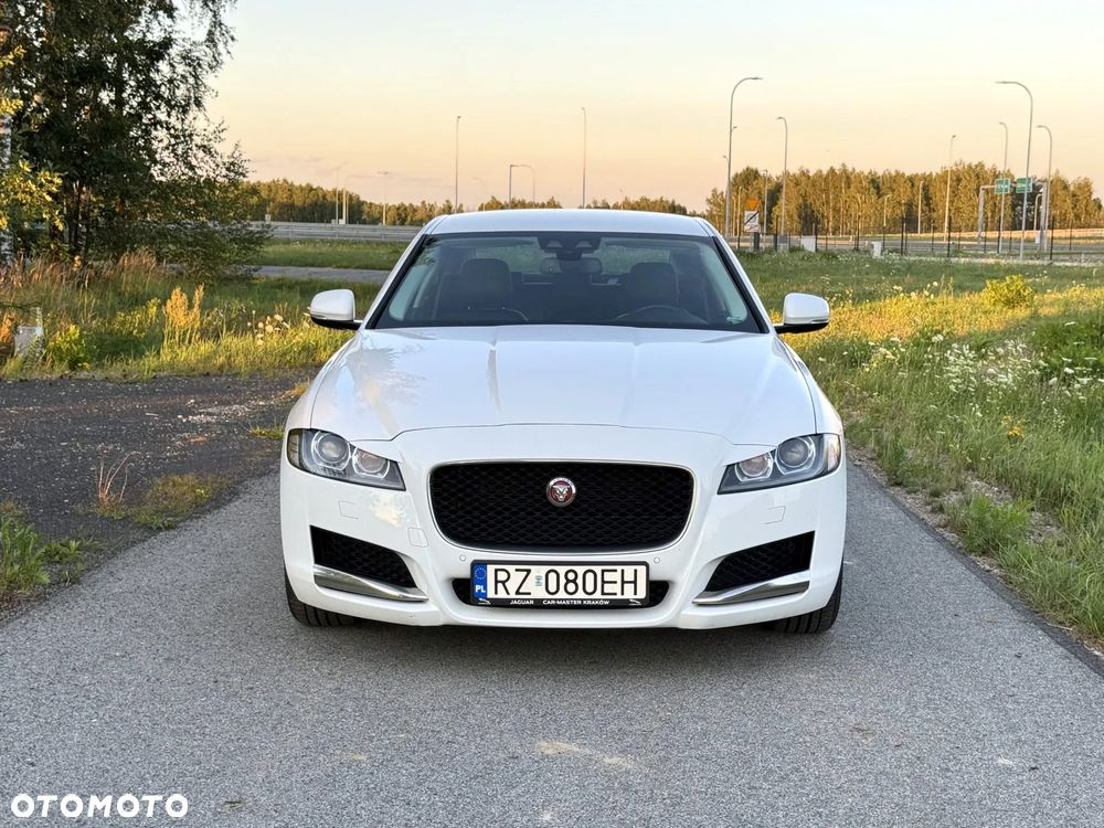 Jaguar XF 2.0 i4D AWD Prestige - 2