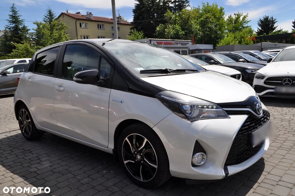 Toyota Yaris Hybrid 100 Selection Platinum - 8