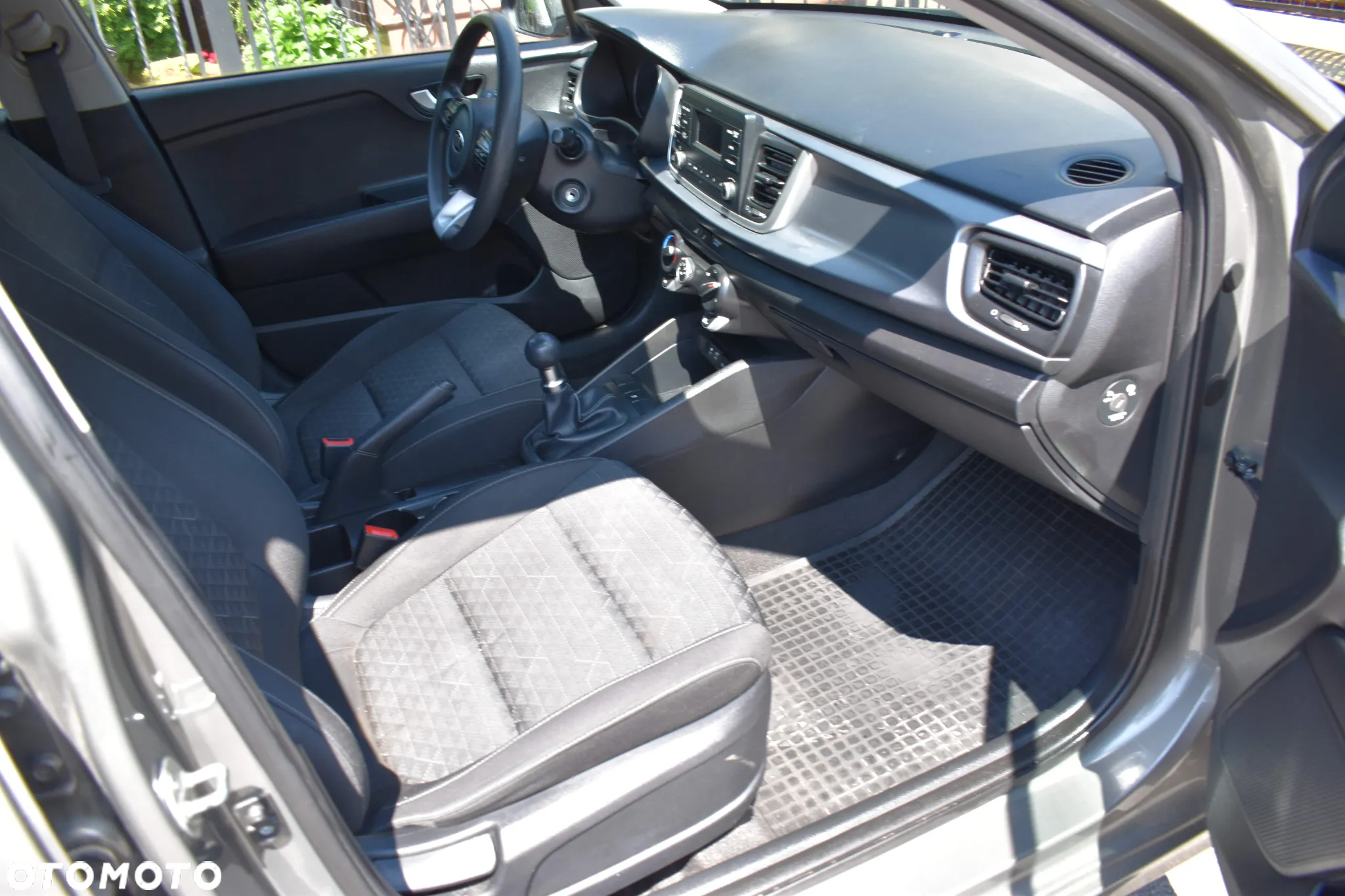 Kia Rio 1.2 L - 18