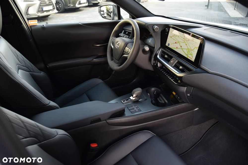 Lexus UX 300h F Sport Design - 4