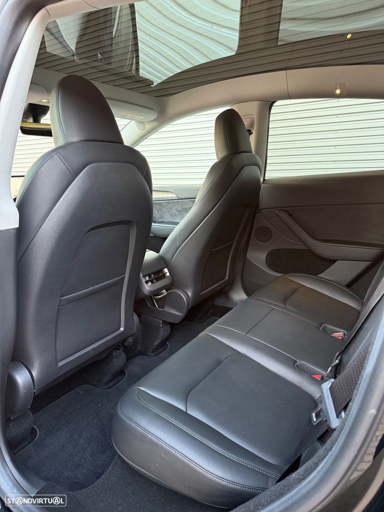 Tesla Model Y Long-Range RWD - 9