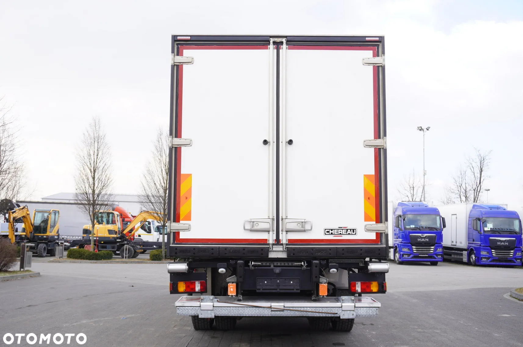 MAN TGM 18.320 / Chłodnia hakowa Chereau / Podnośnik załadowczy - 7