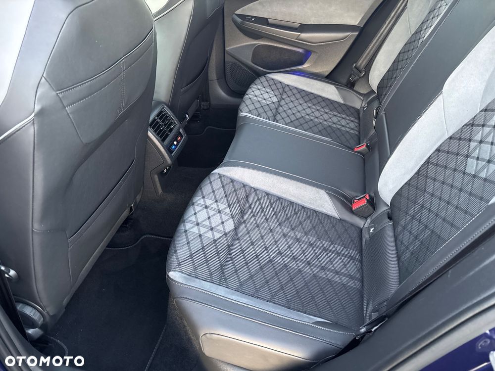 Volkswagen Golf 1.5 eTSI OPF DSG R-Line - 32