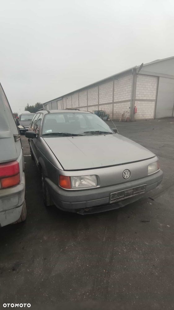Volkswagen Passat B4 1991 1.8 B  75 KM AAM AYH LAYY - 3