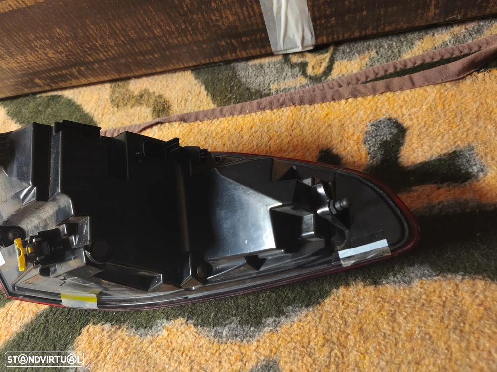 Farolim traseiro direito led BMW F40 - 4