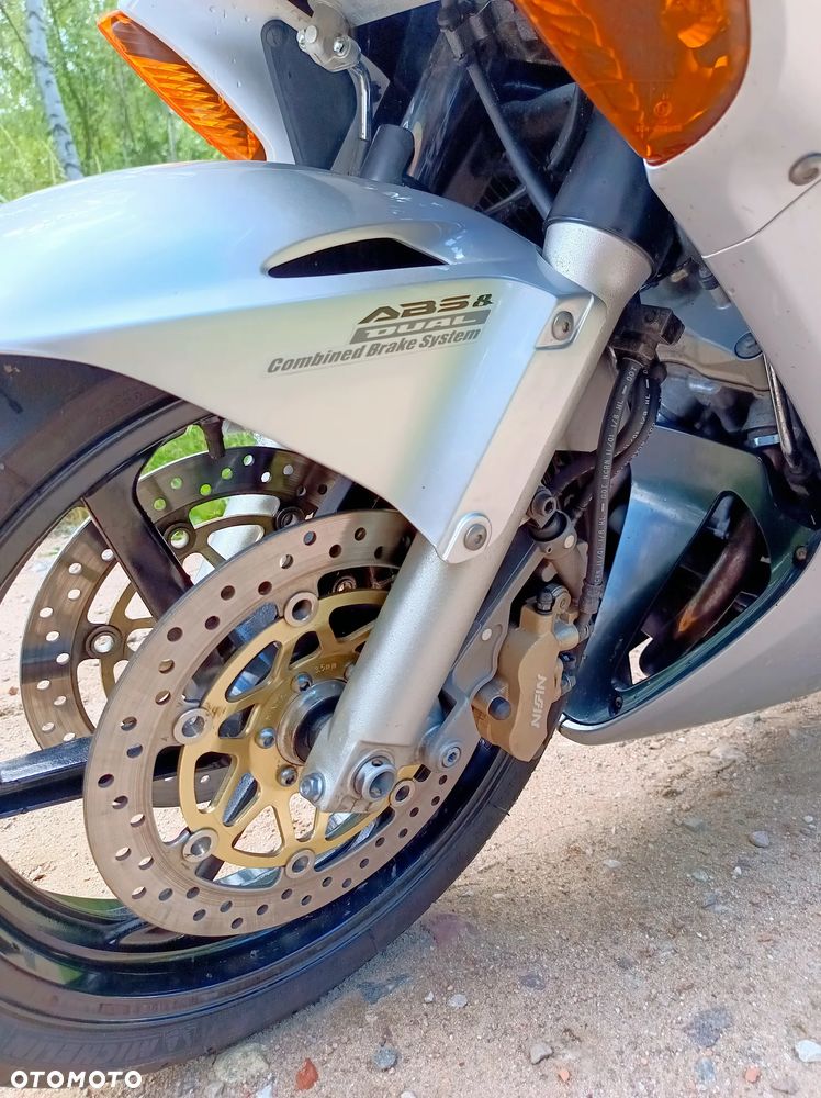 Honda VFR - 12