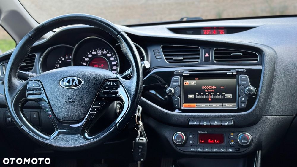 Kia Ceed 1.6 CRDi 128 Dream Team Edition - 31