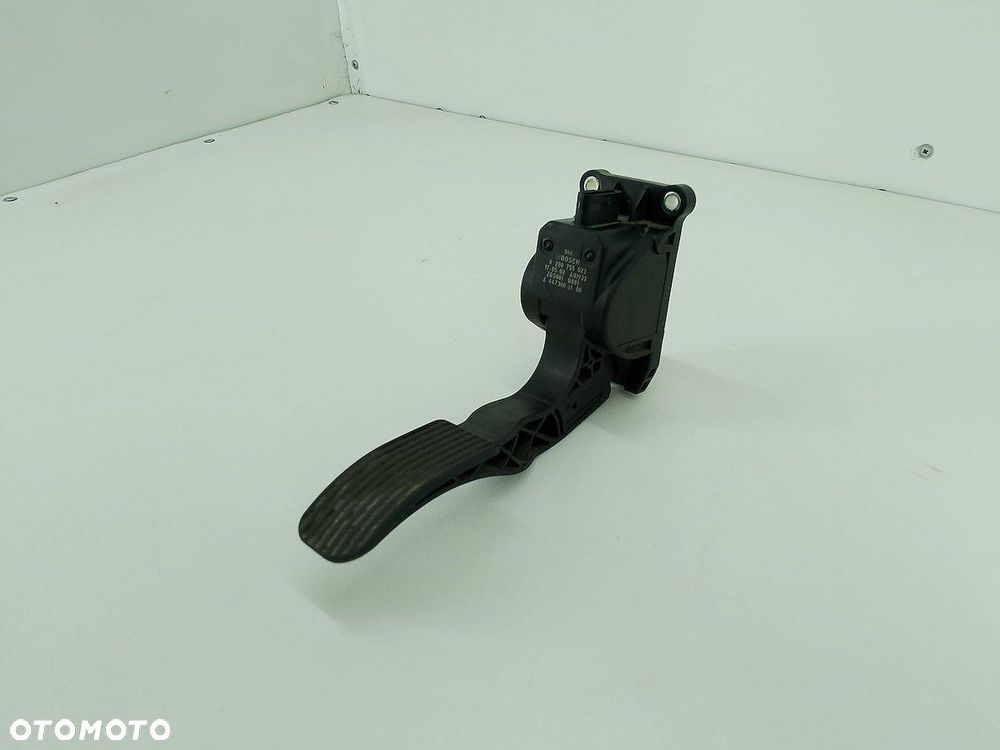 PEDAŁ GAZU, POTENCJOMETR MERCEDES SPRINTER W906 A4473000100 3.0 CDI - 4