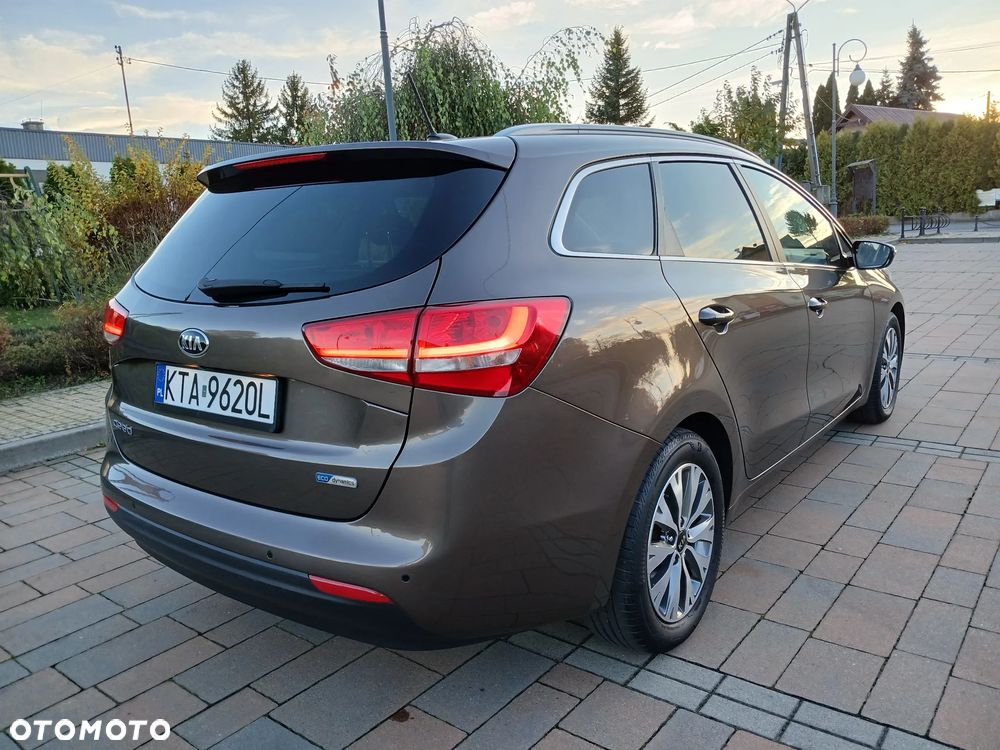 Kia Ceed 1.6 GDI Dream Team Edition - 31