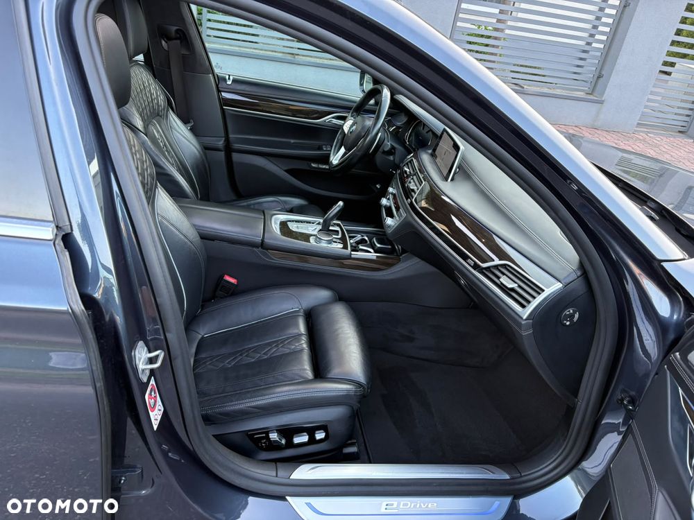 BMW Seria 7 740e iPerformance - 12