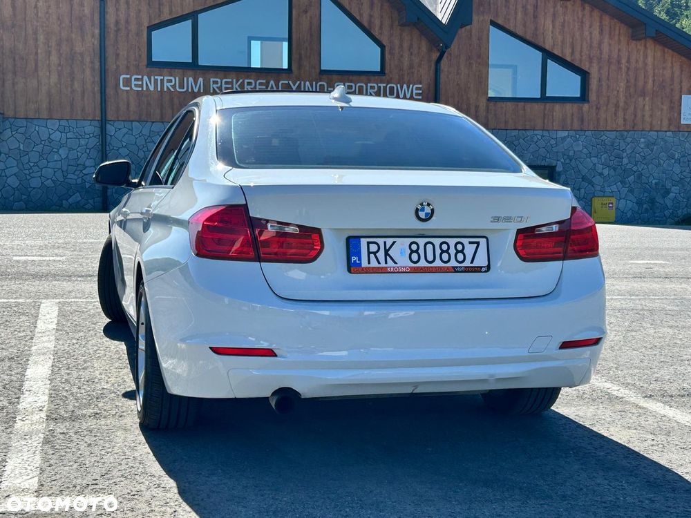 BMW Seria 3 320i - 5