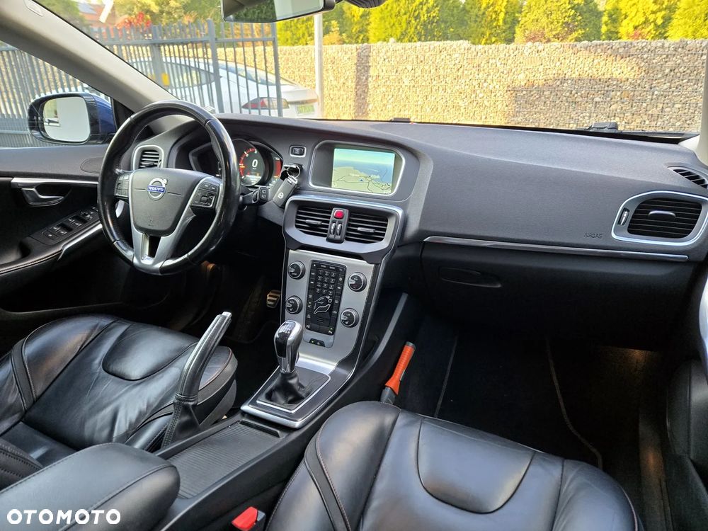 Volvo V40 D4 Drive-E Ocean Race - 9