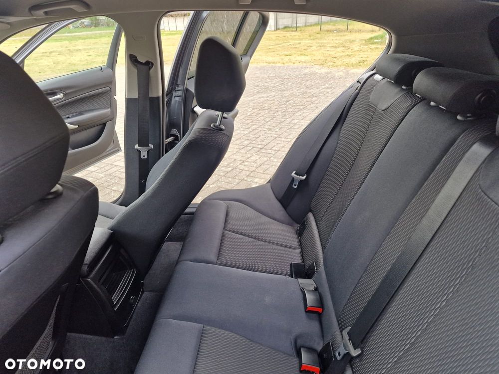 BMW Seria 1 118i - 12