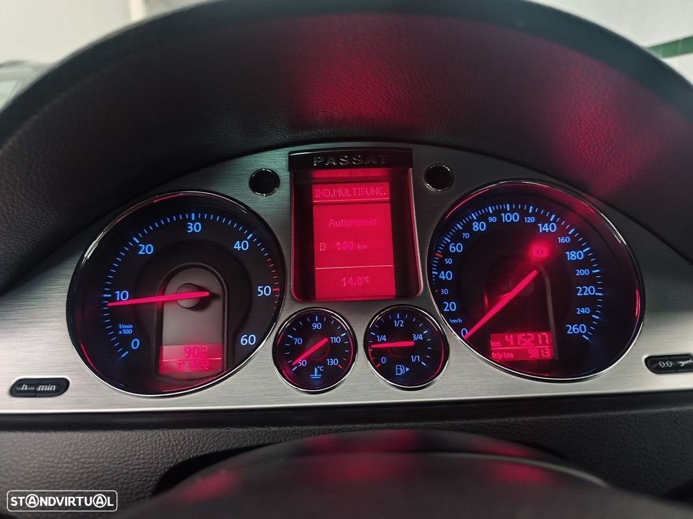 VW Passat Variant 2.0 TDi Highline - 27