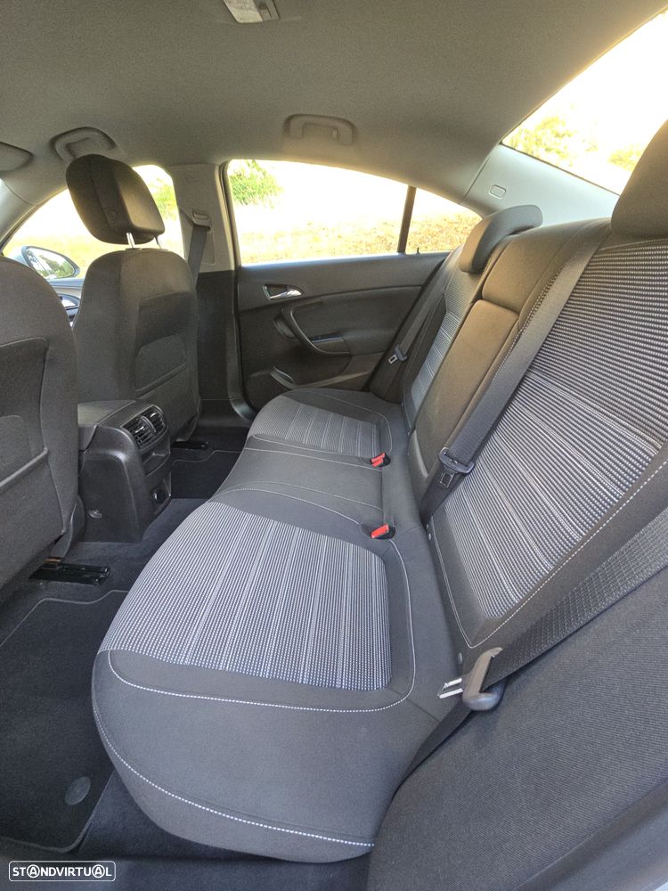 Opel Insignia 1.6 CDTI executive S/S - 33