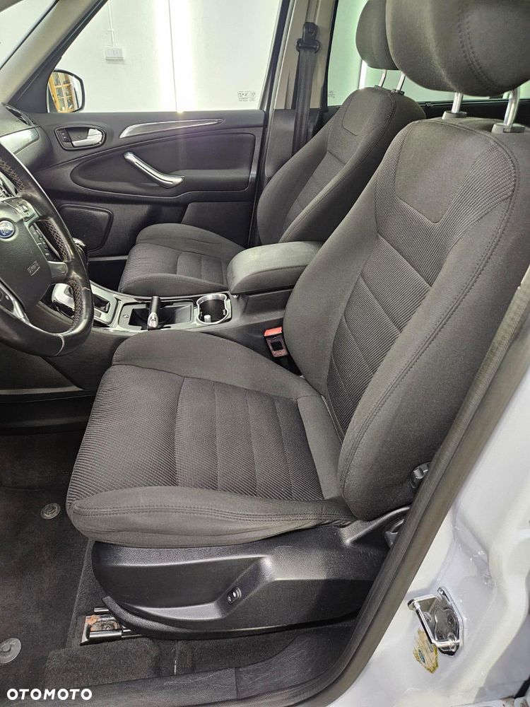 Ford S-Max - 11