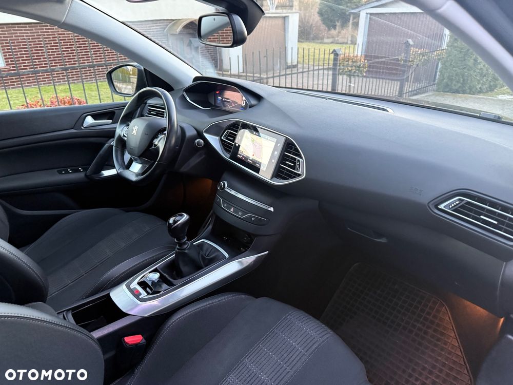 Peugeot 308 BlueHDi 130 Stop & Start Allure Business-Paket - 12