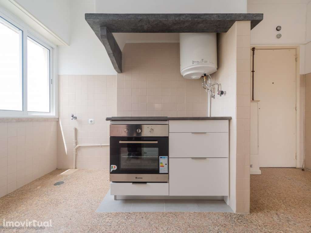 Fantástico Terraço! Vista desafogada. Muito soalheiro. Autocarros à... - Grande imagem: 5/49