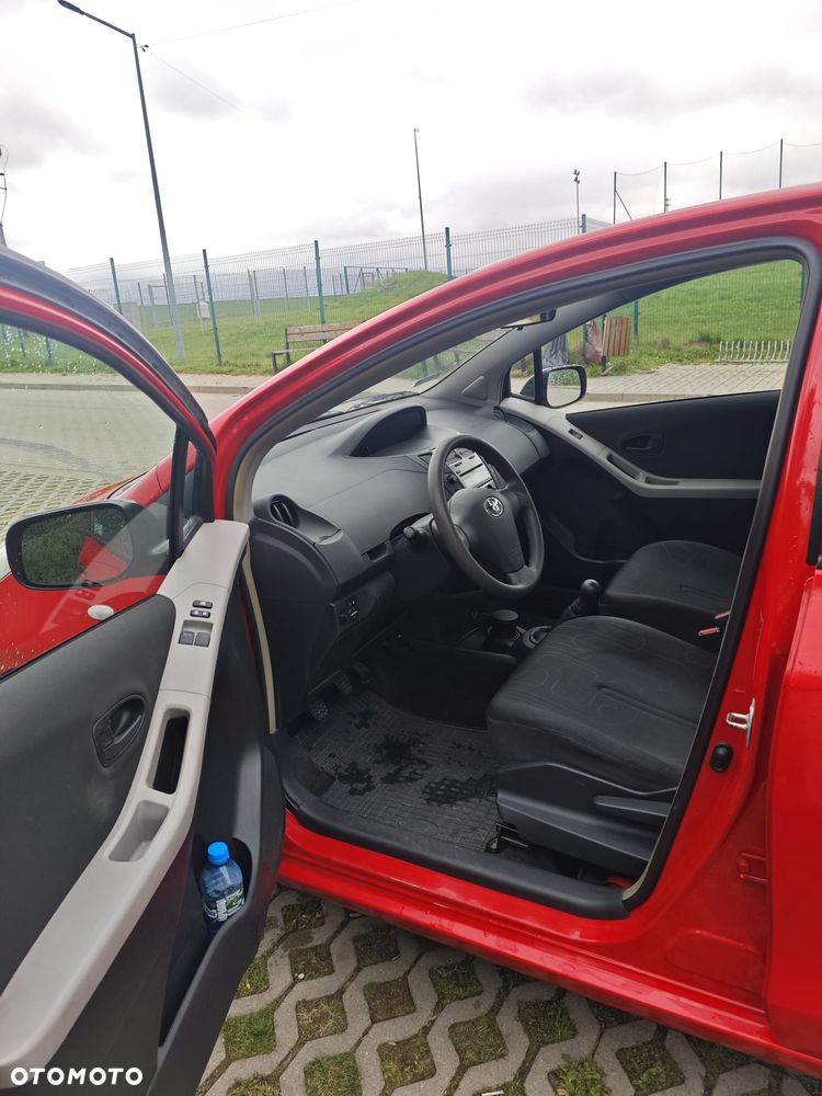 Toyota Yaris 1.0 Terra - 13
