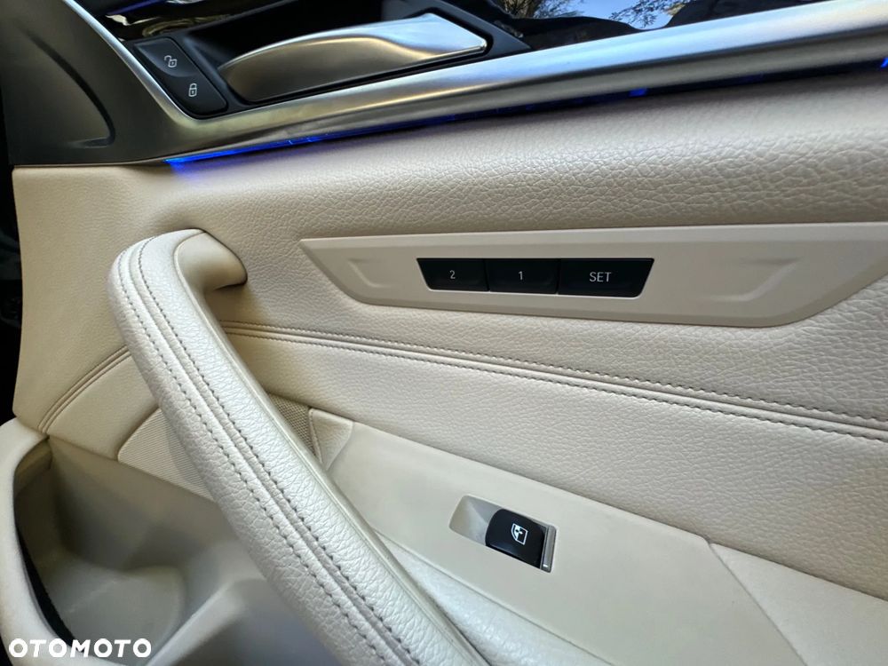 BMW Seria 5 520d xDrive Luxury Line sport - 12