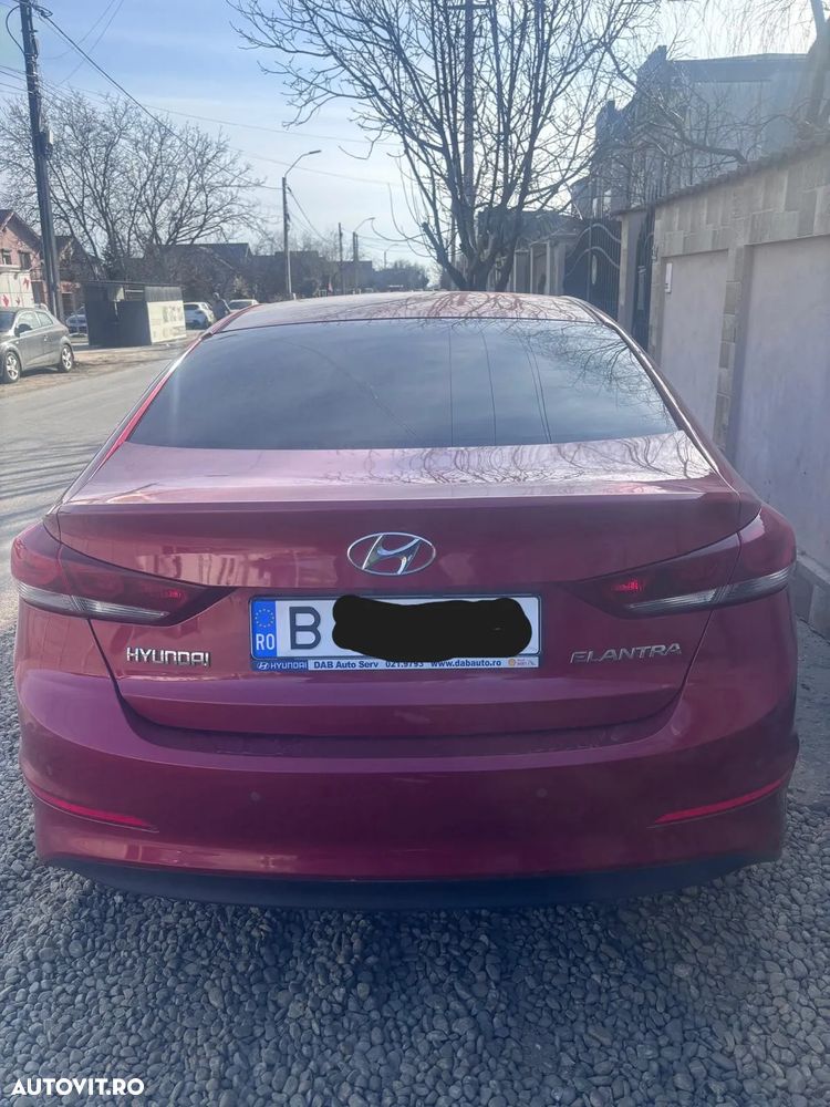 Hyundai Elantra 1.6 CRDI Comfort - 8