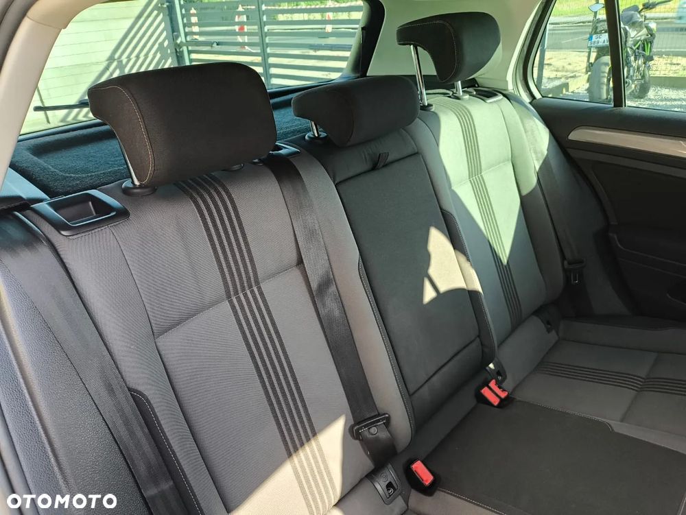 Volkswagen Golf - 26
