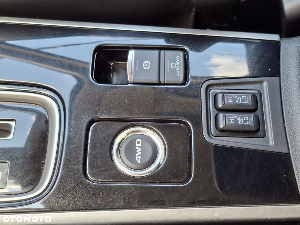 Mitsubishi Outlander 2.0 Instyle + 4WD CVT - 22