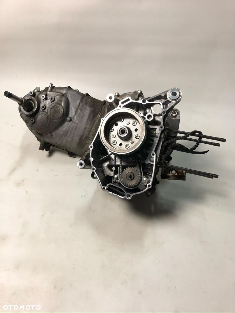 PIAGGIO Vespa GTS 125 I-GET Silnik - 3