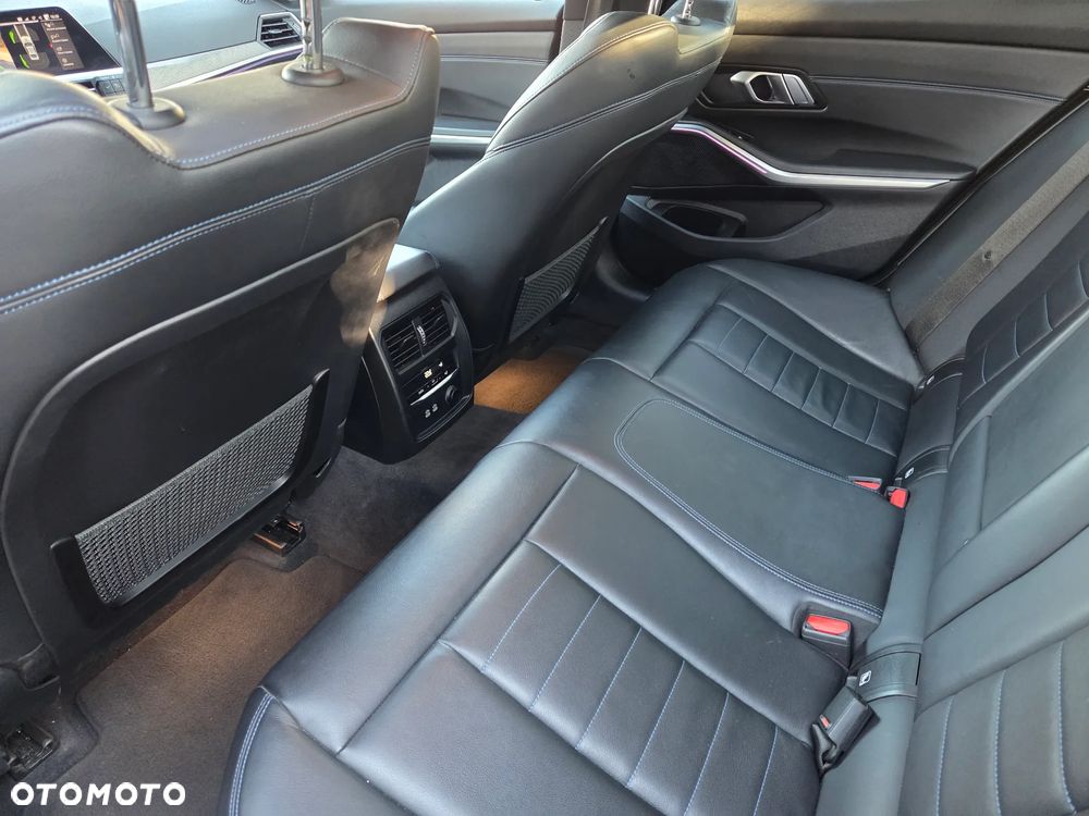 BMW Seria 3 320d M Sport - 18