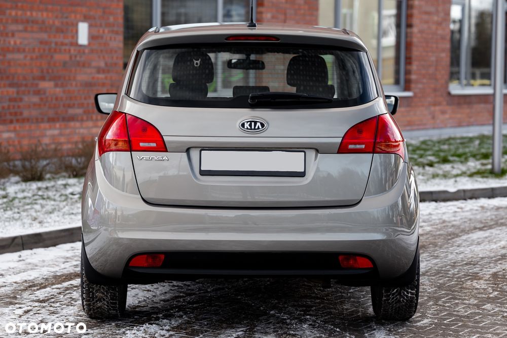 Kia Venga 1.4 CVVT Titanium Collection - 8