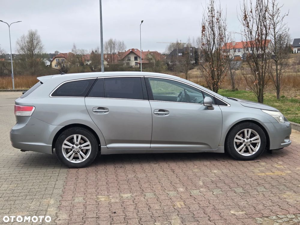 Toyota Avensis 2.0 D-4D - 14