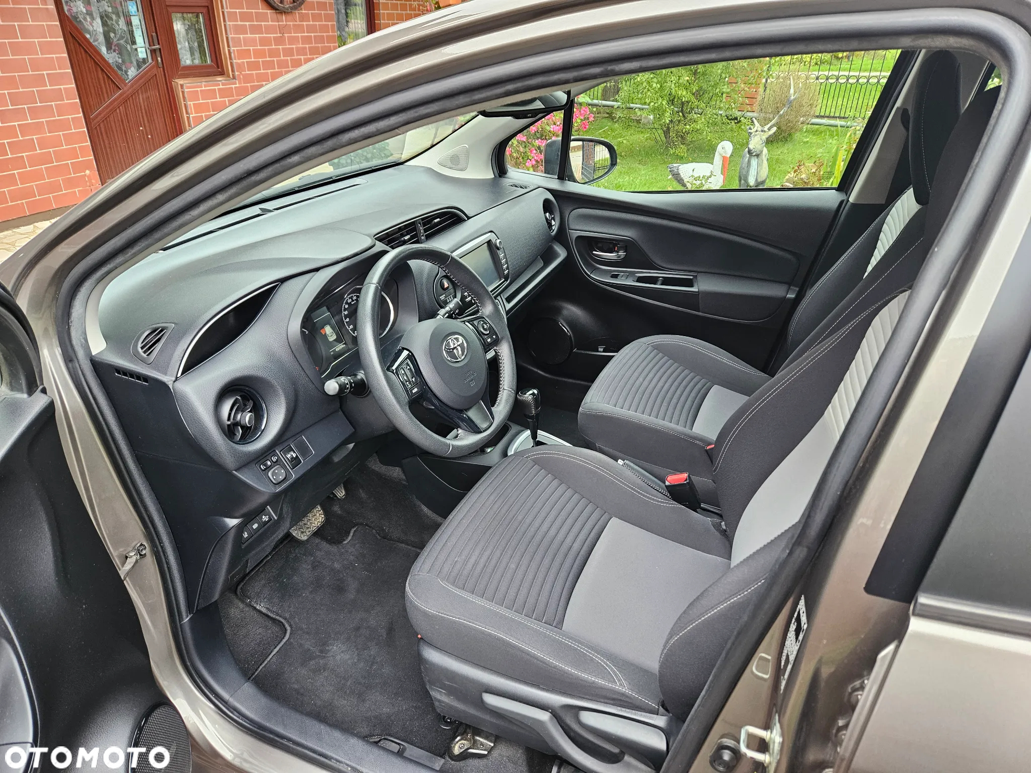 Toyota Yaris Hybrid 1.5 VVT-i Selection - 9