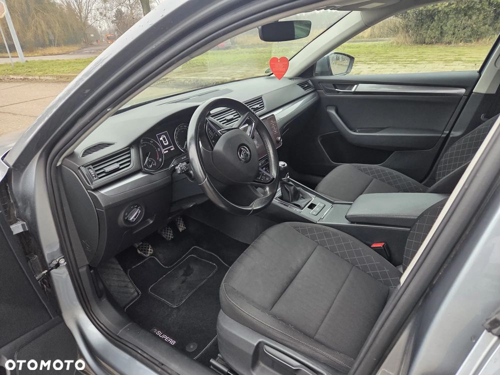 Skoda Superb 2.0 TDI Active - 27