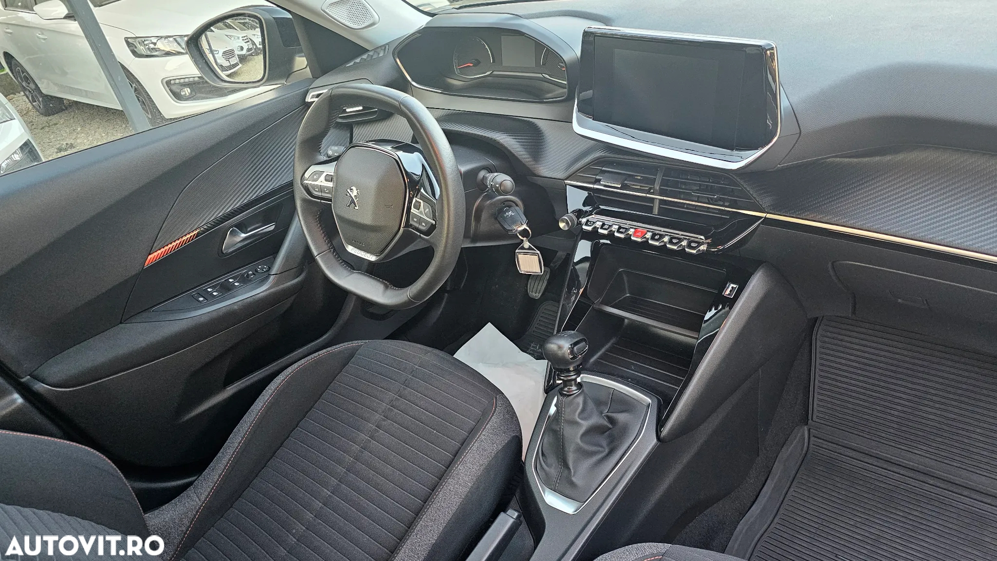 Peugeot 2008 - 12